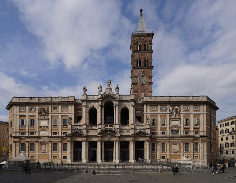 Basilica di Santa Maria Maggiore (NikonZ7II, CC BY-SA 4.0, via Wikimedia Commons)